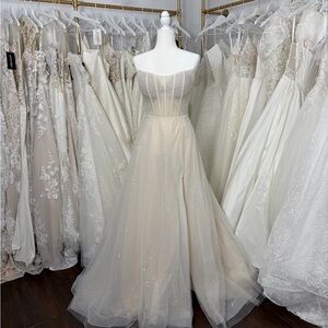 Elegant Strapless Wedding Gown